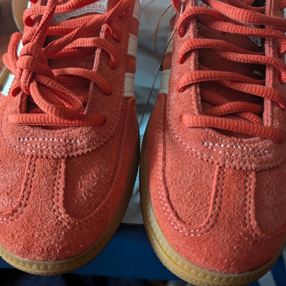 Adidas Red Handball Spezial Suede Sneakers NWT Sz 8 (Wmn) - Picture 3 of 6